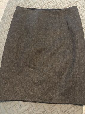 Classic Gray Pencil Skirt - Professional Women's Workwear